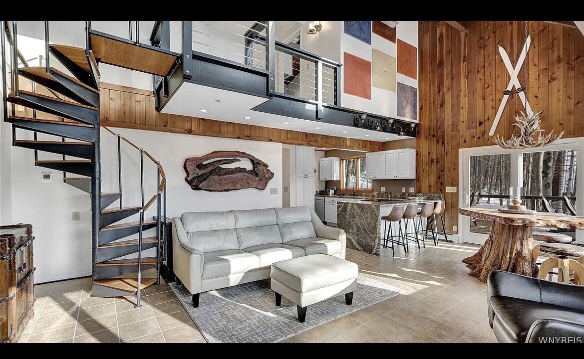 Photo of Livingroom in Ellicottville
