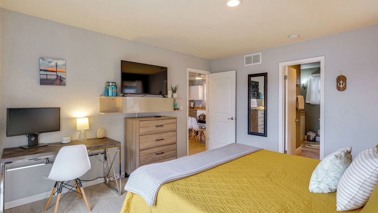Photo of Bedroom in Linn Creek