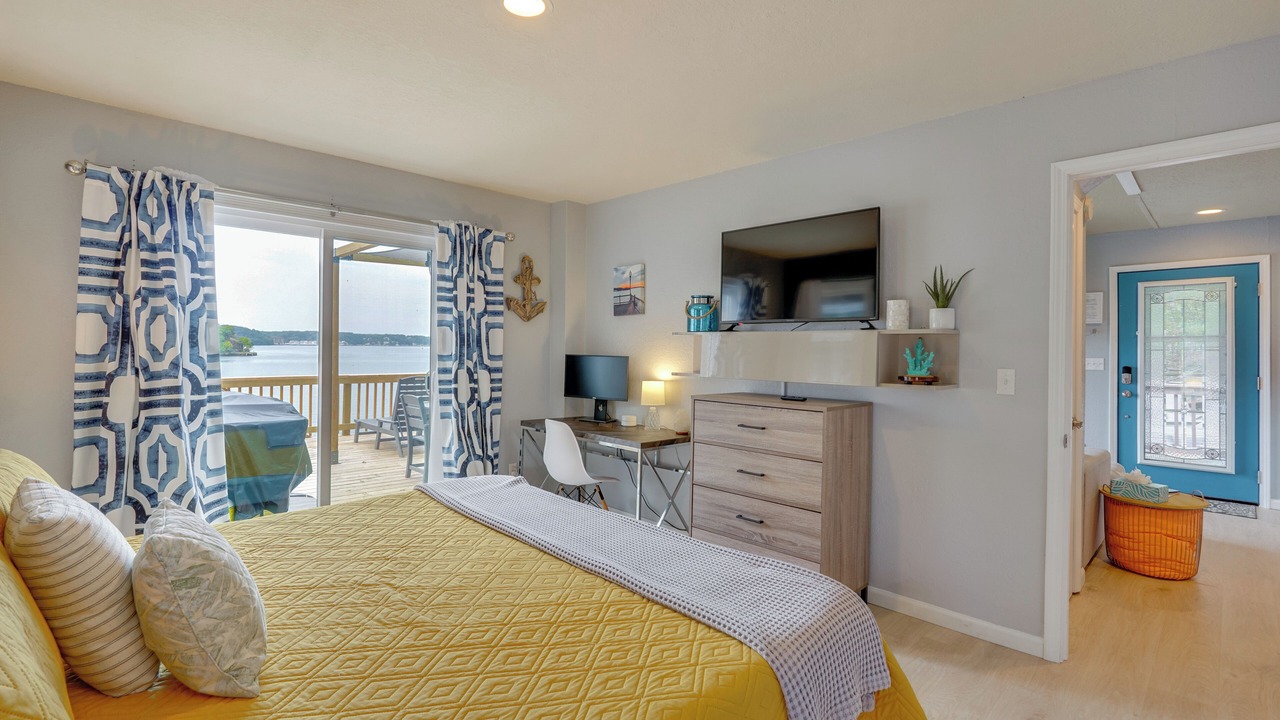 Photo of Bedroom in Linn Creek