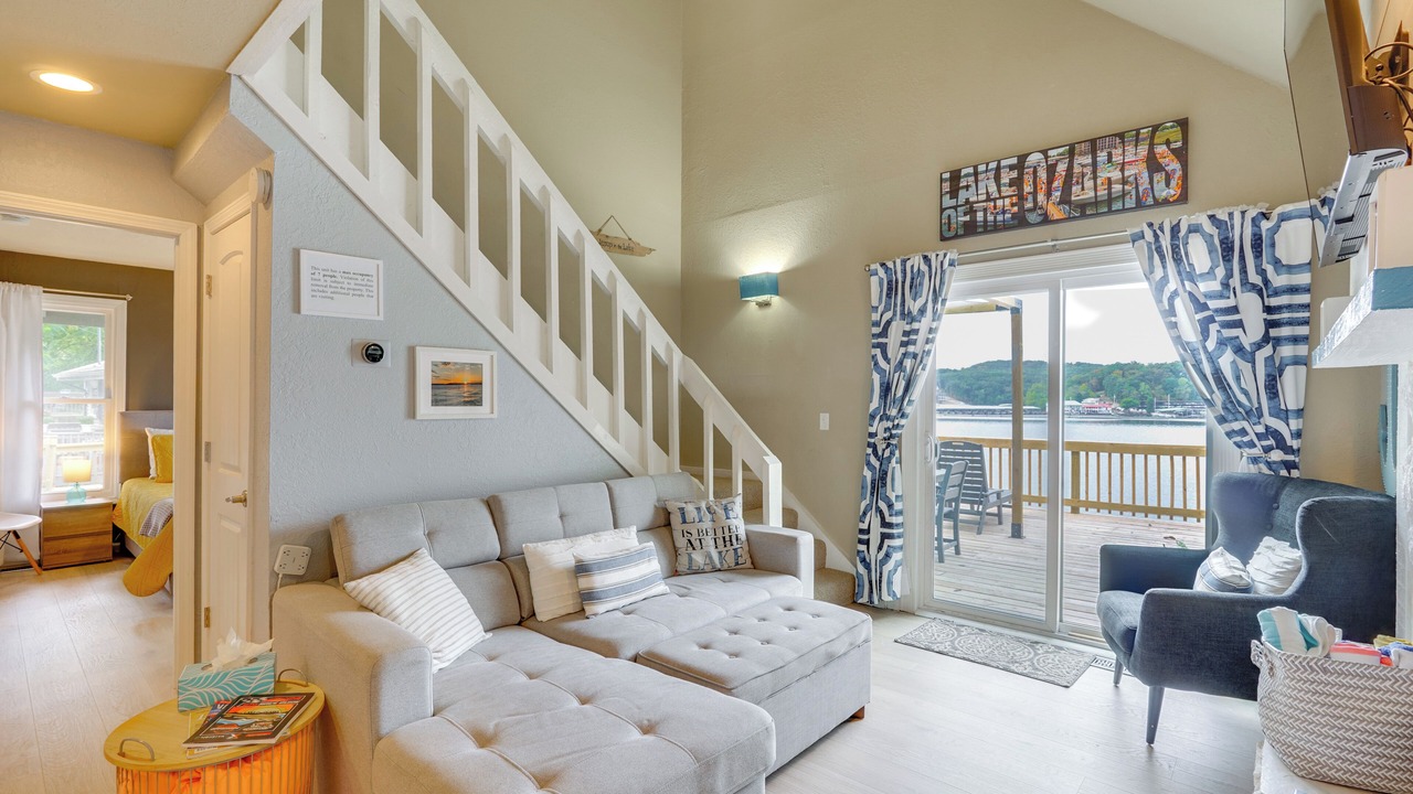 Photo of Livingroom in Linn Creek