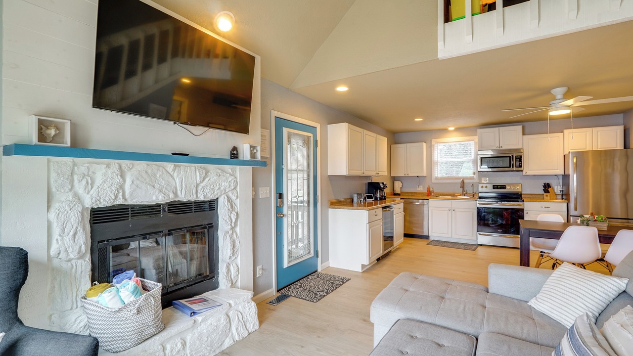 Photo of Livingroom in Linn Creek