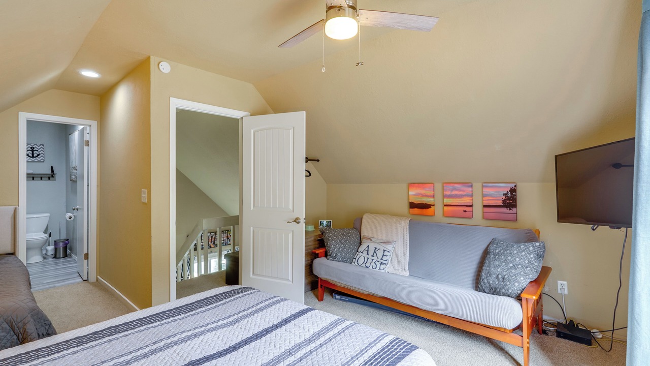 Photo of Bedroom in Linn Creek