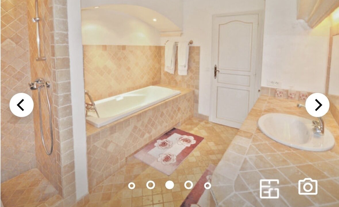 Photo of Bathroom in Preconil