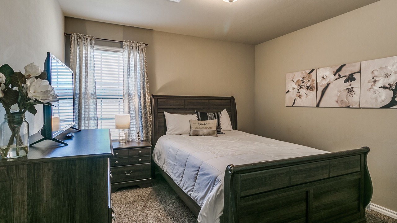 Photo of Bedroom in Central City