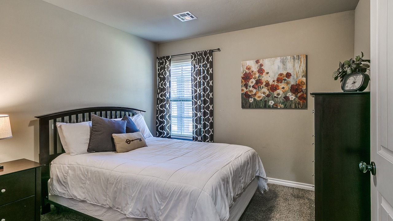 Photo of Bedroom in Central City