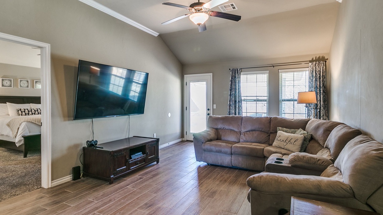 Photo of Livingroom in Central City