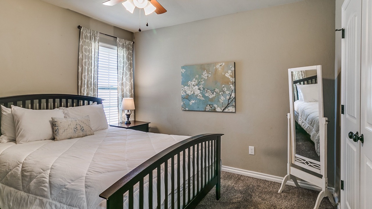 Photo of Bedroom in Central City