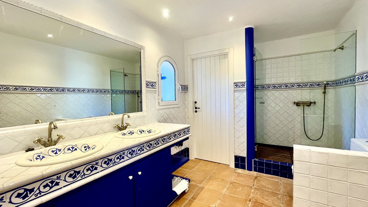 Photo of Bathroom in Calafat
