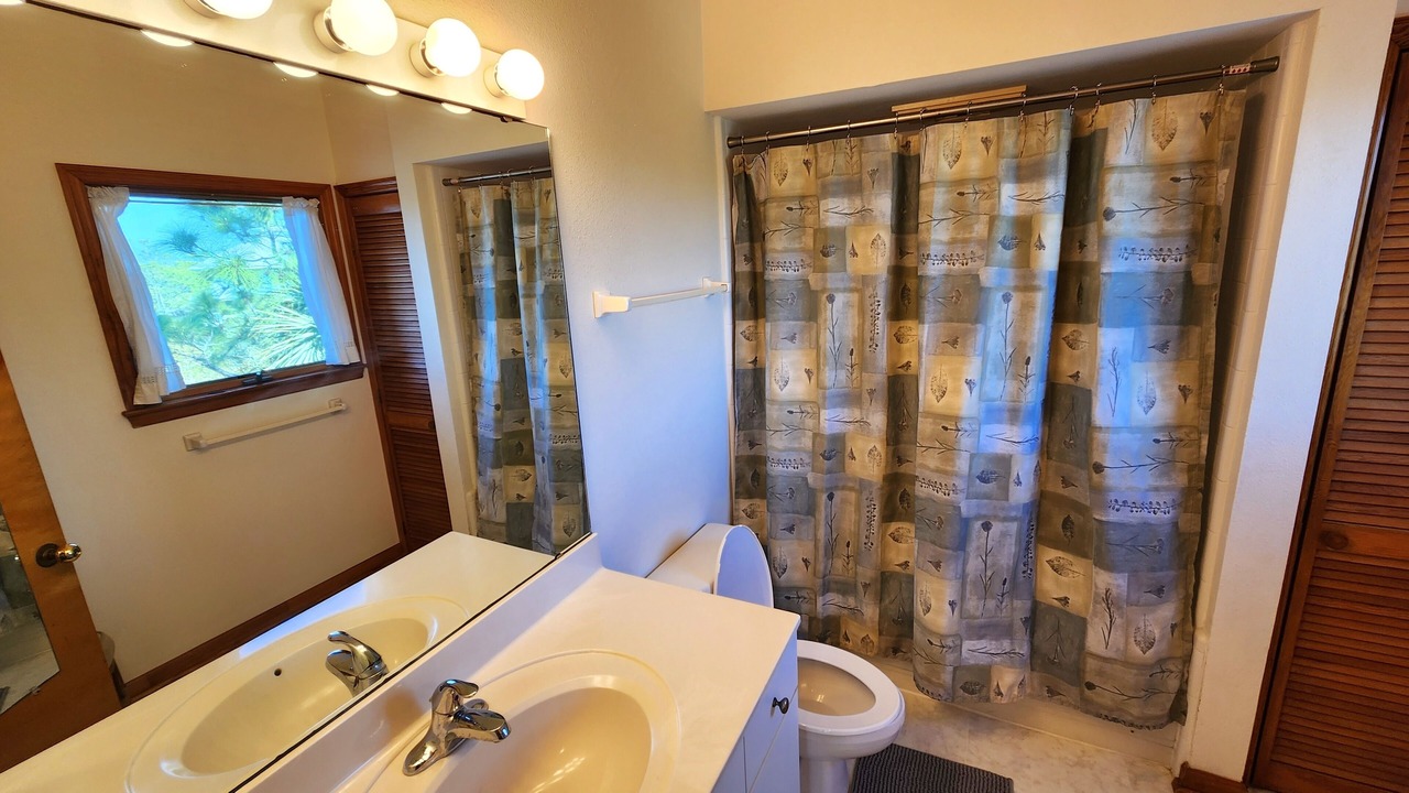 Photo of Bathroom in Plantation