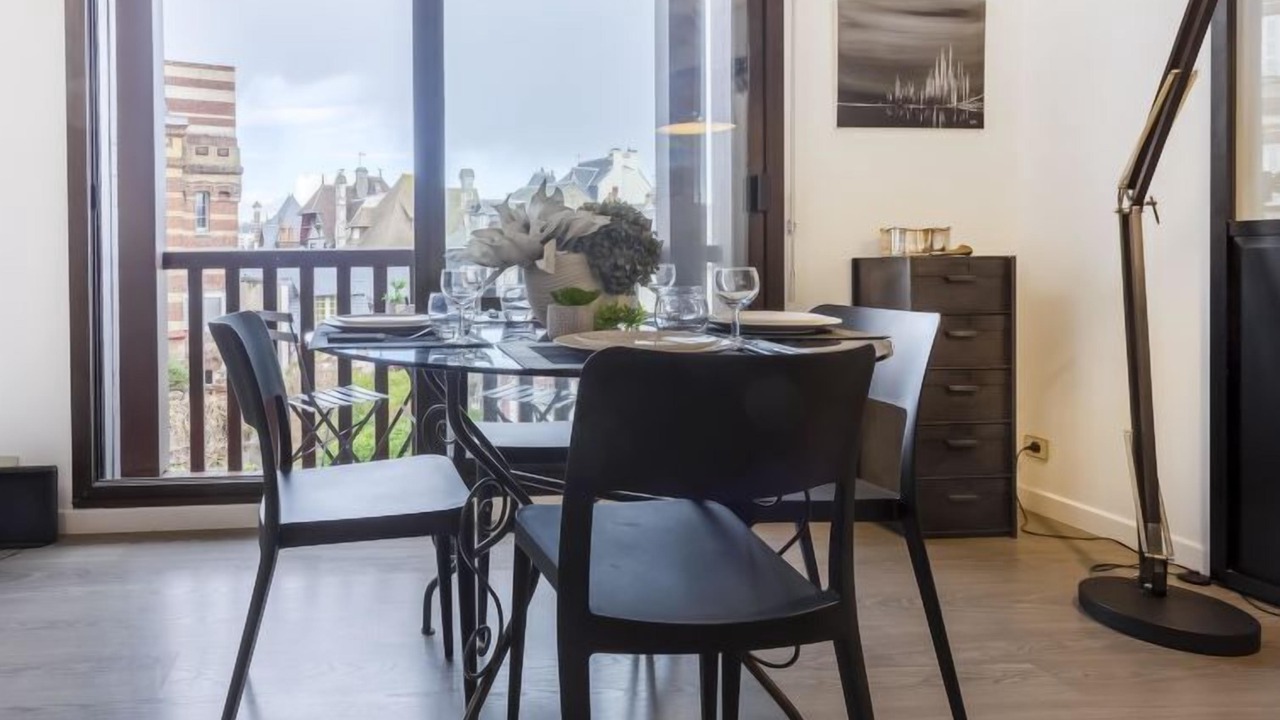 Photo of Bedroom in Deauville City Centre