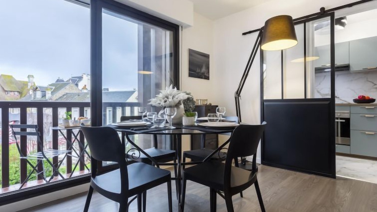 Photo of Bedroom in Deauville City Centre