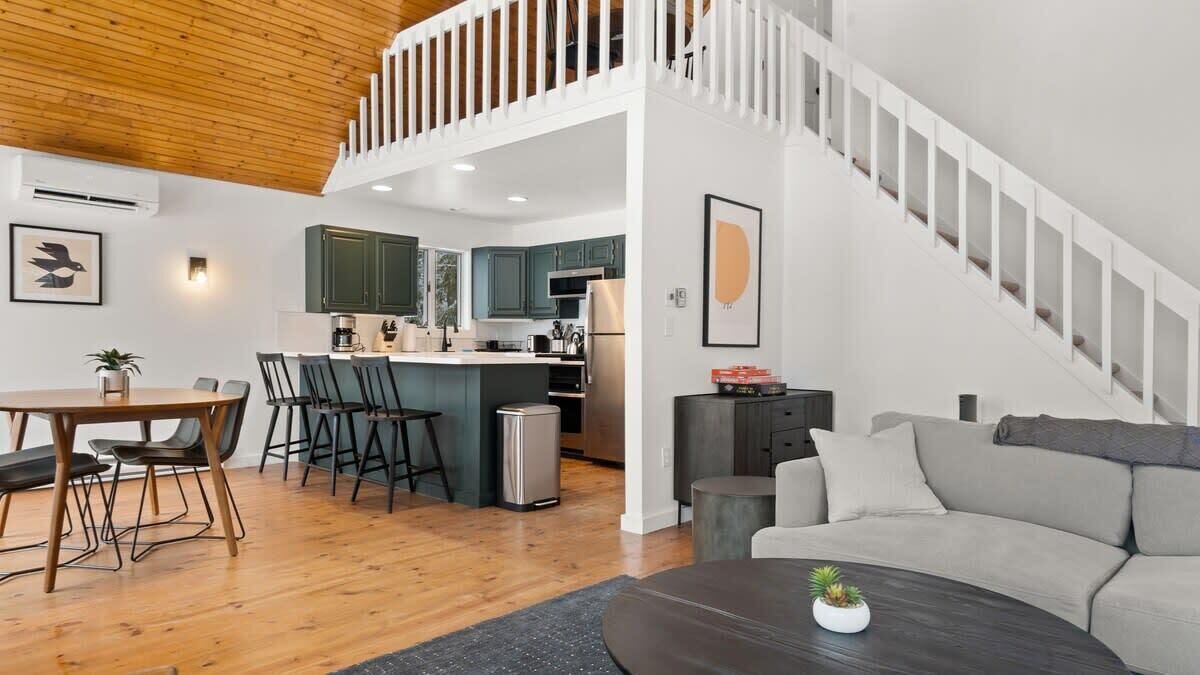 Photo of Livingroom in Becket