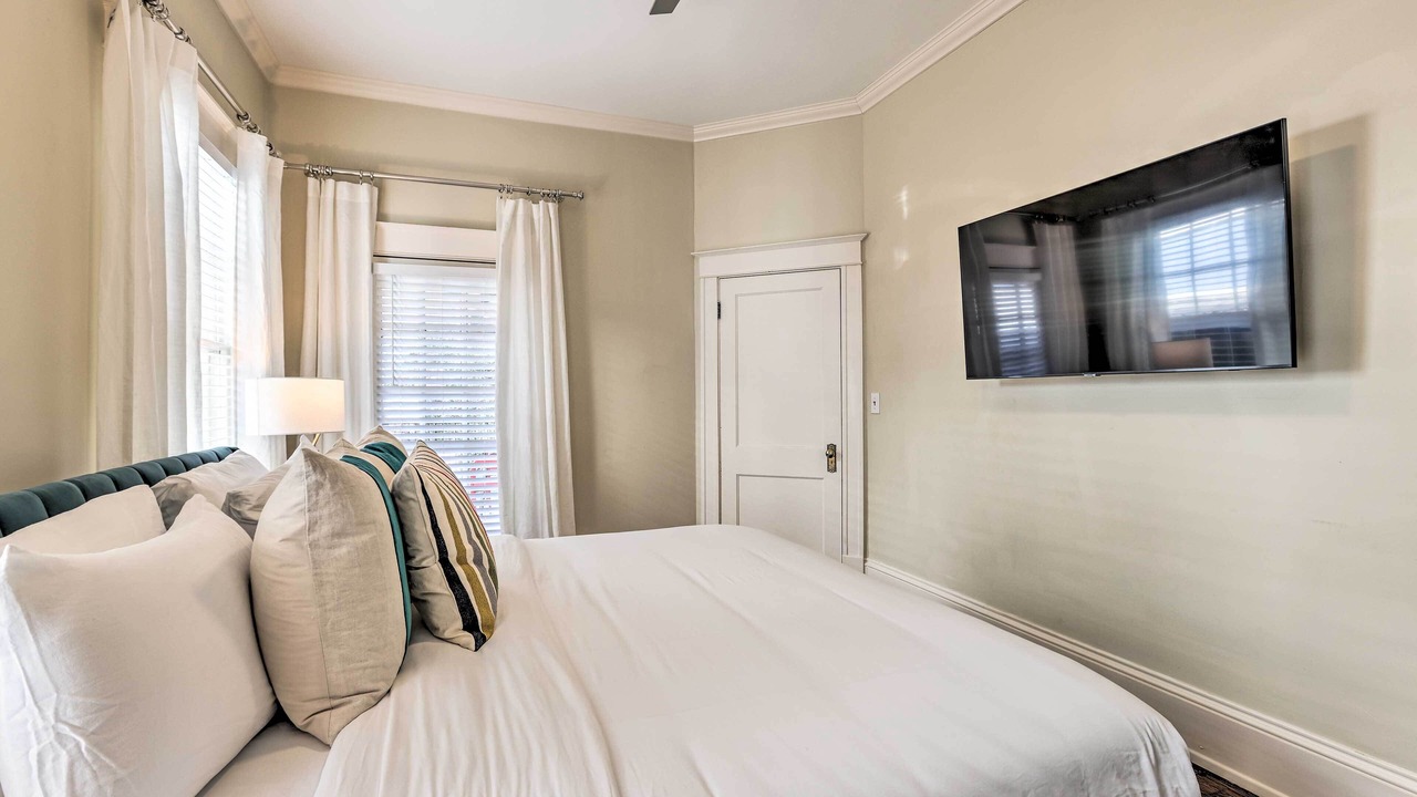 Photo of Bedroom in Crestline Heights