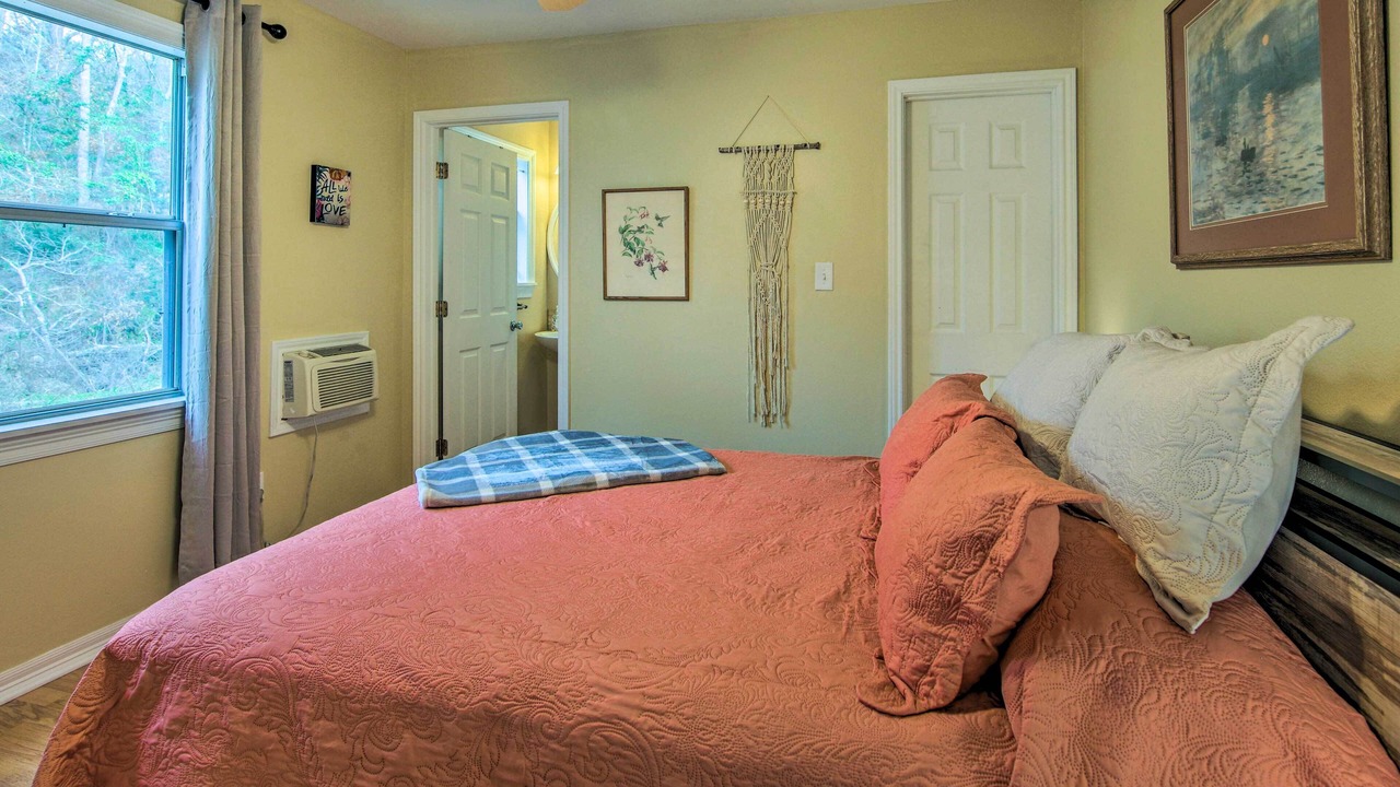 Photo of Bedroom in Gallatin