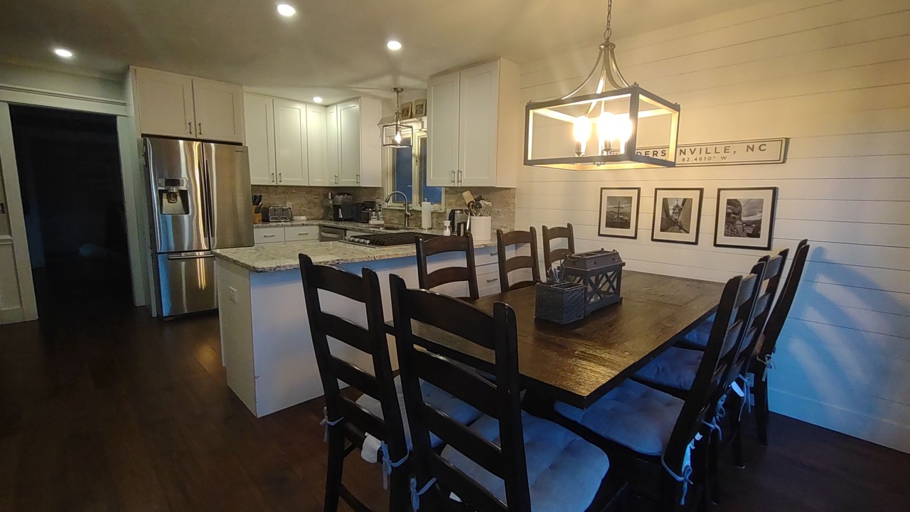 Photo of Bedroom in Hendersonville