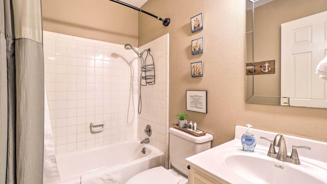 Photo of Bathroom in Point Venture