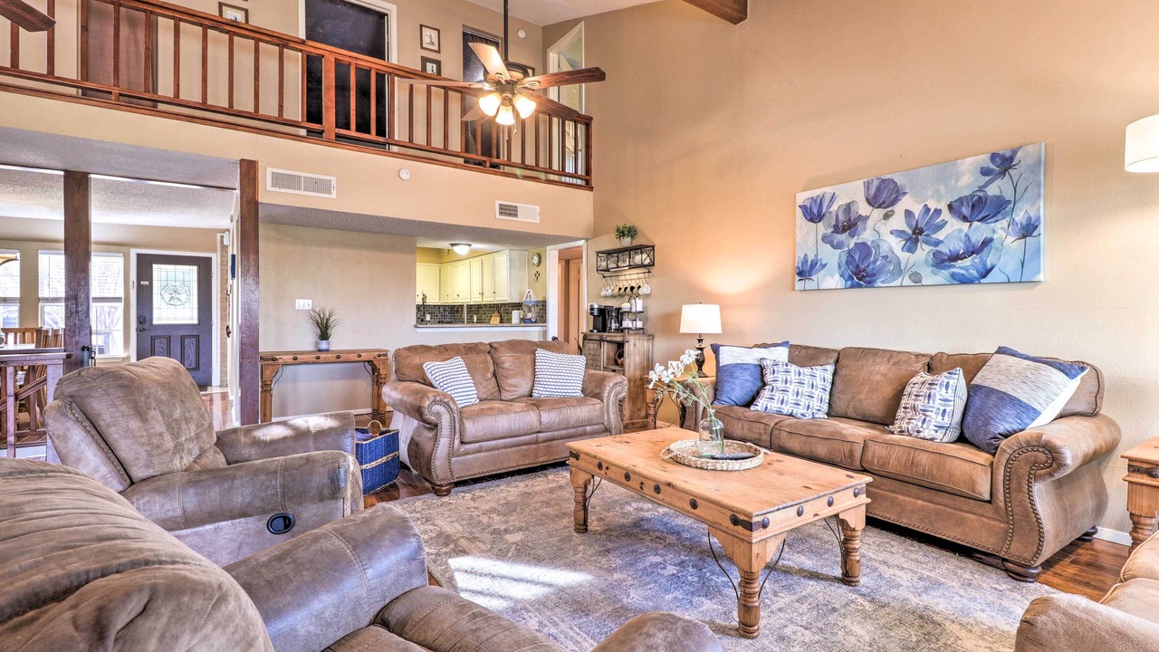 Photo of Livingroom in Point Venture