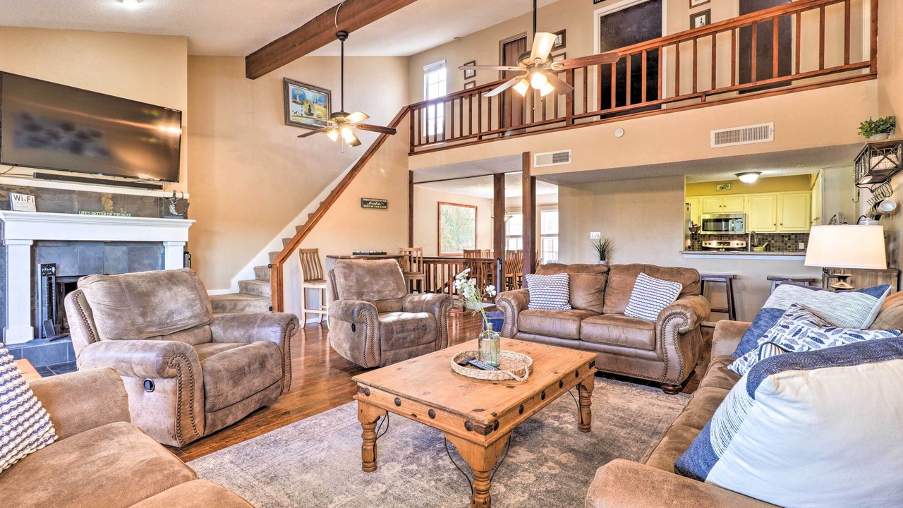 Photo of Livingroom in Point Venture