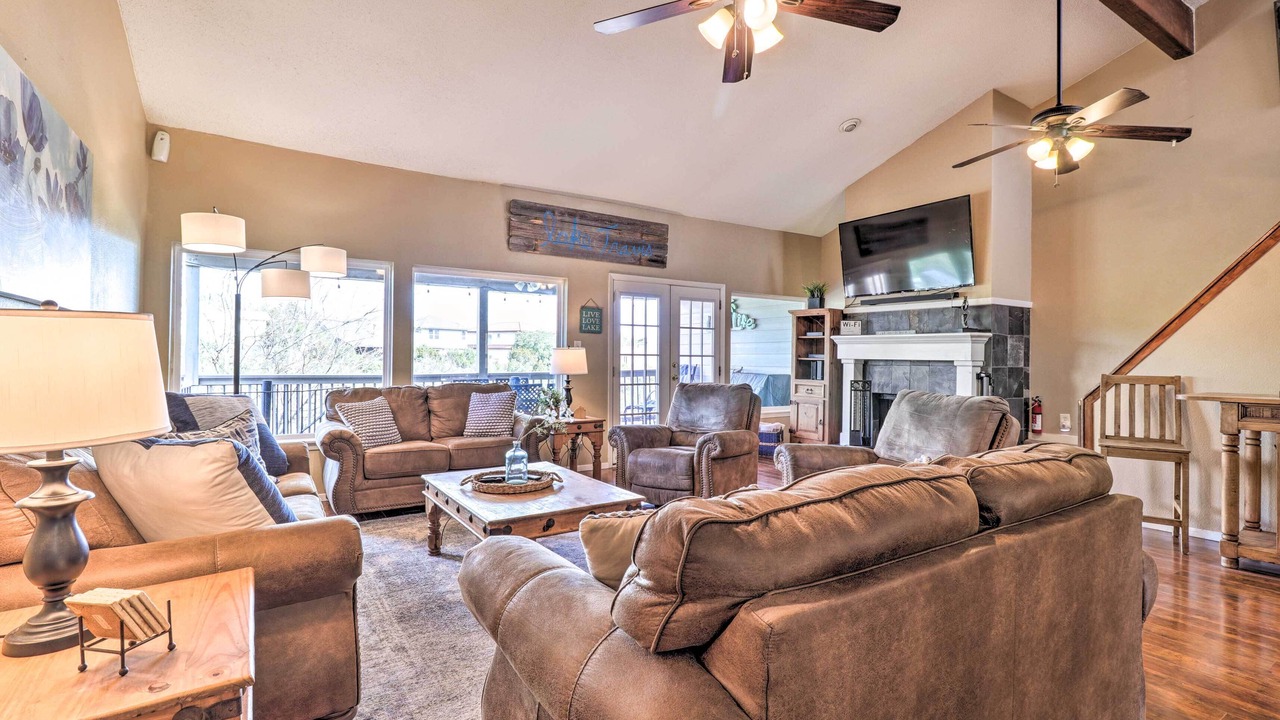 Photo of Livingroom in Point Venture