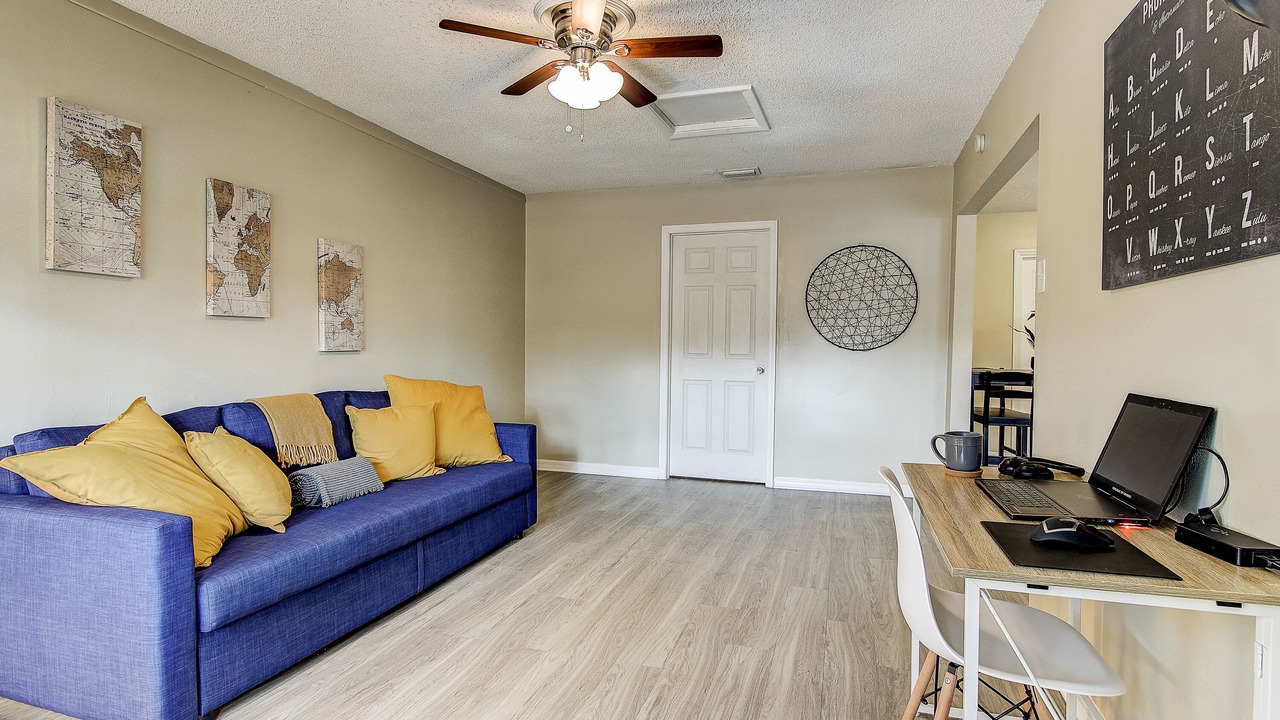 Photo of Livingroom in Seffner Community Alliance