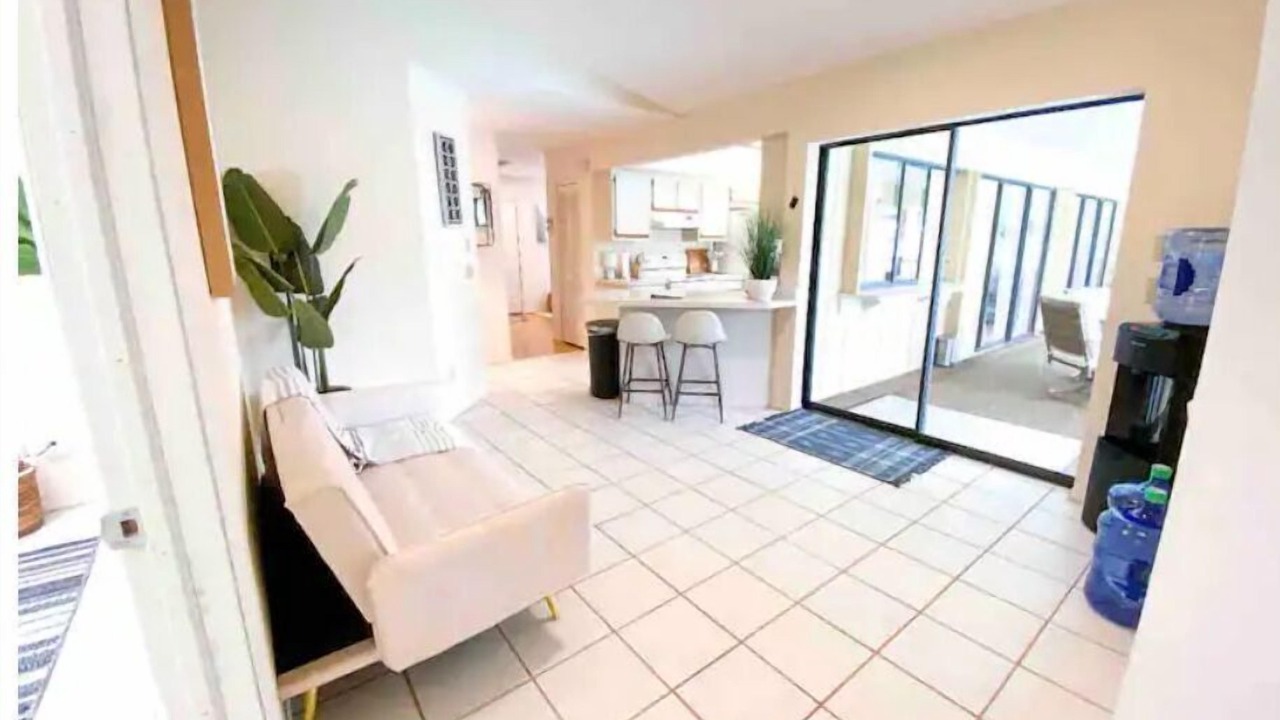 Photo of Livingroom in Englewood East