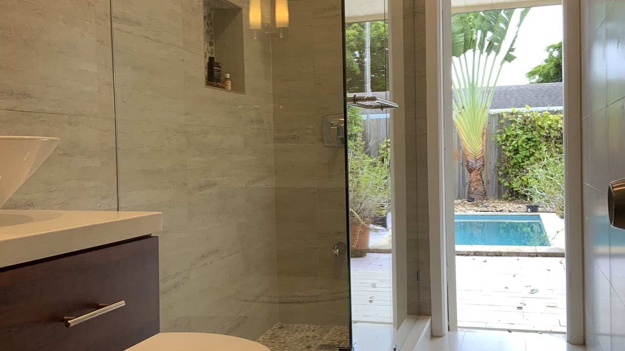 Photo of Bathroom in Sunset