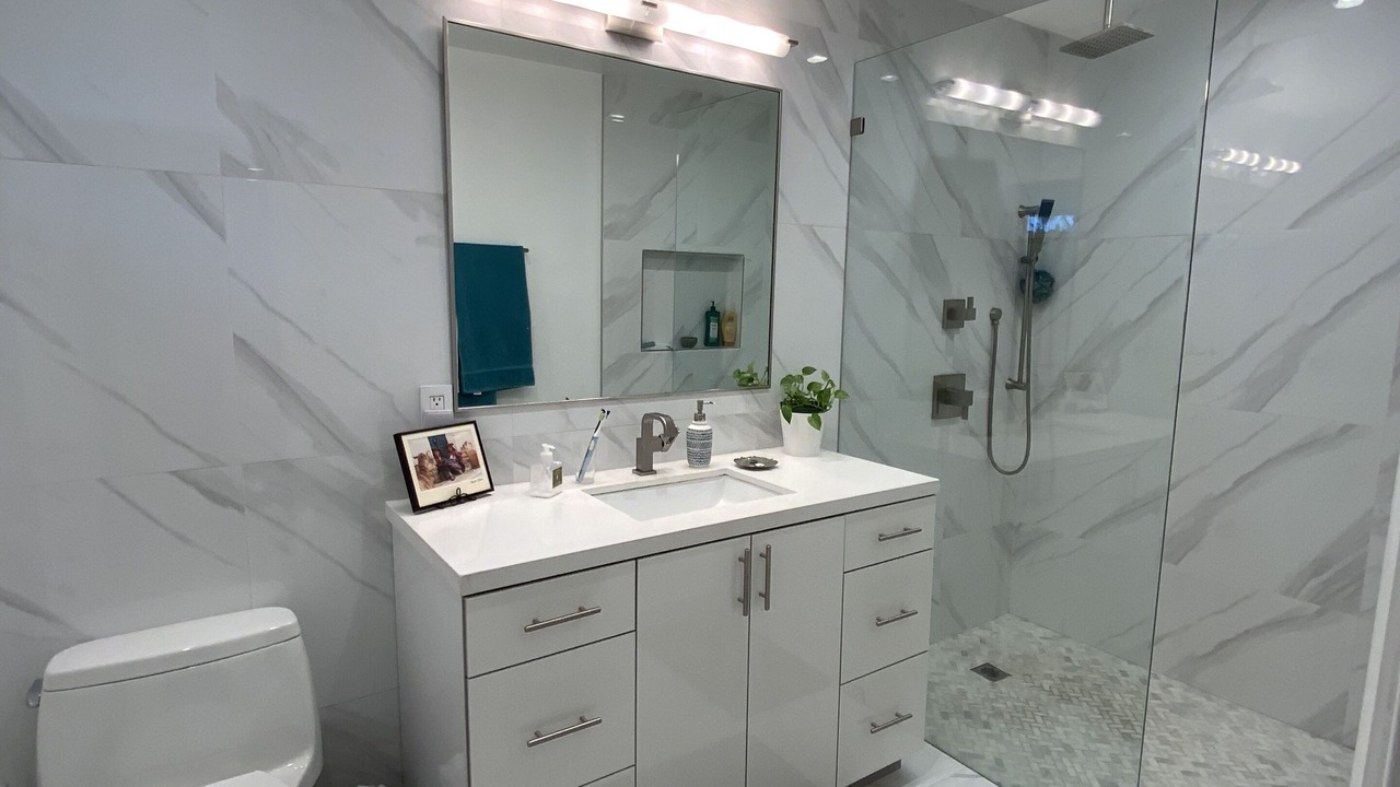 Photo of Bathroom in Sunset