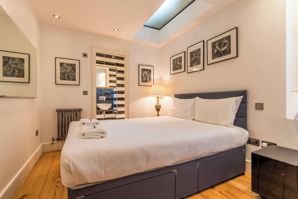 Photo of Bedroom in Bloomsbury