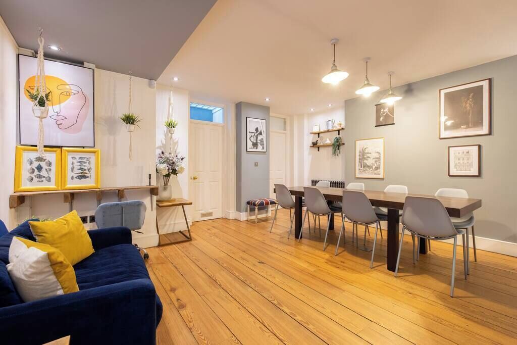 Photo of Others in Bloomsbury