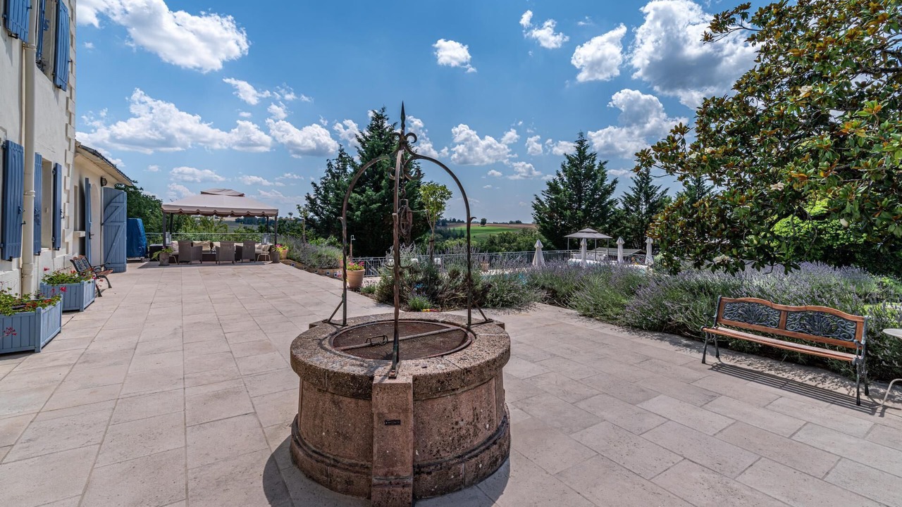 Photo of Patio Balcony in Mirandol-Bourgnounac