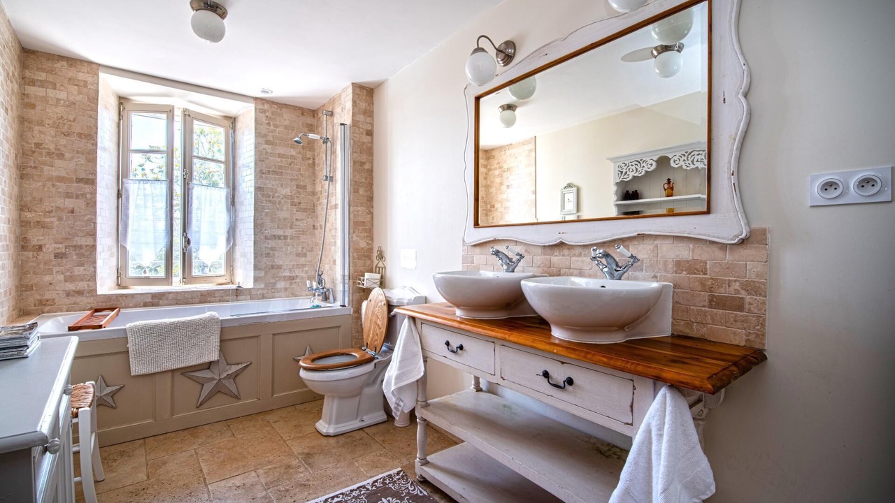 Photo of Bathroom in Mirandol-Bourgnounac
