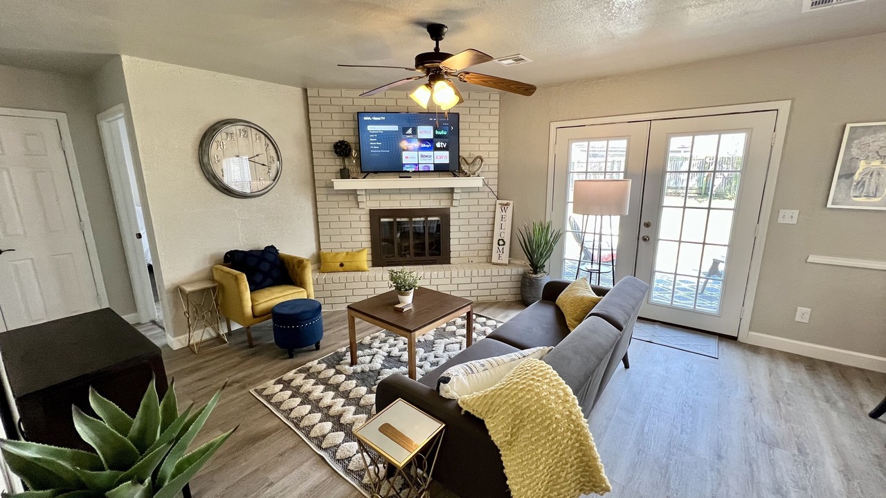 Photo of Livingroom in Broken Arrow