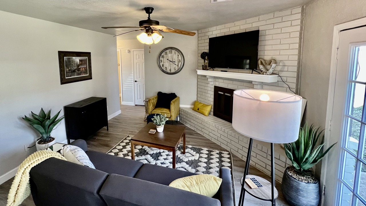 Photo of Livingroom in Broken Arrow