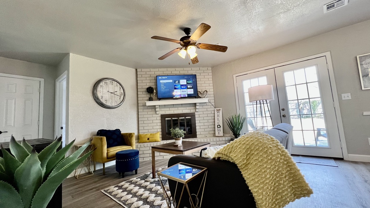 Photo of Livingroom in Broken Arrow