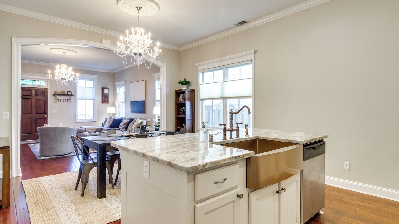 Photo of Others in Thomas Square