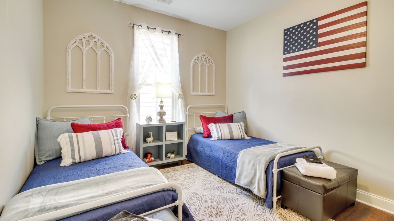 Photo of Others in Thomas Square