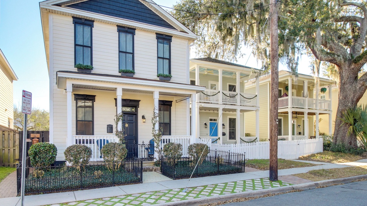 Photo of Others in Thomas Square