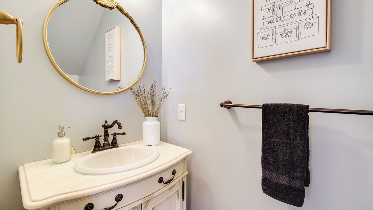 Photo of Bathroom in Thomas Square