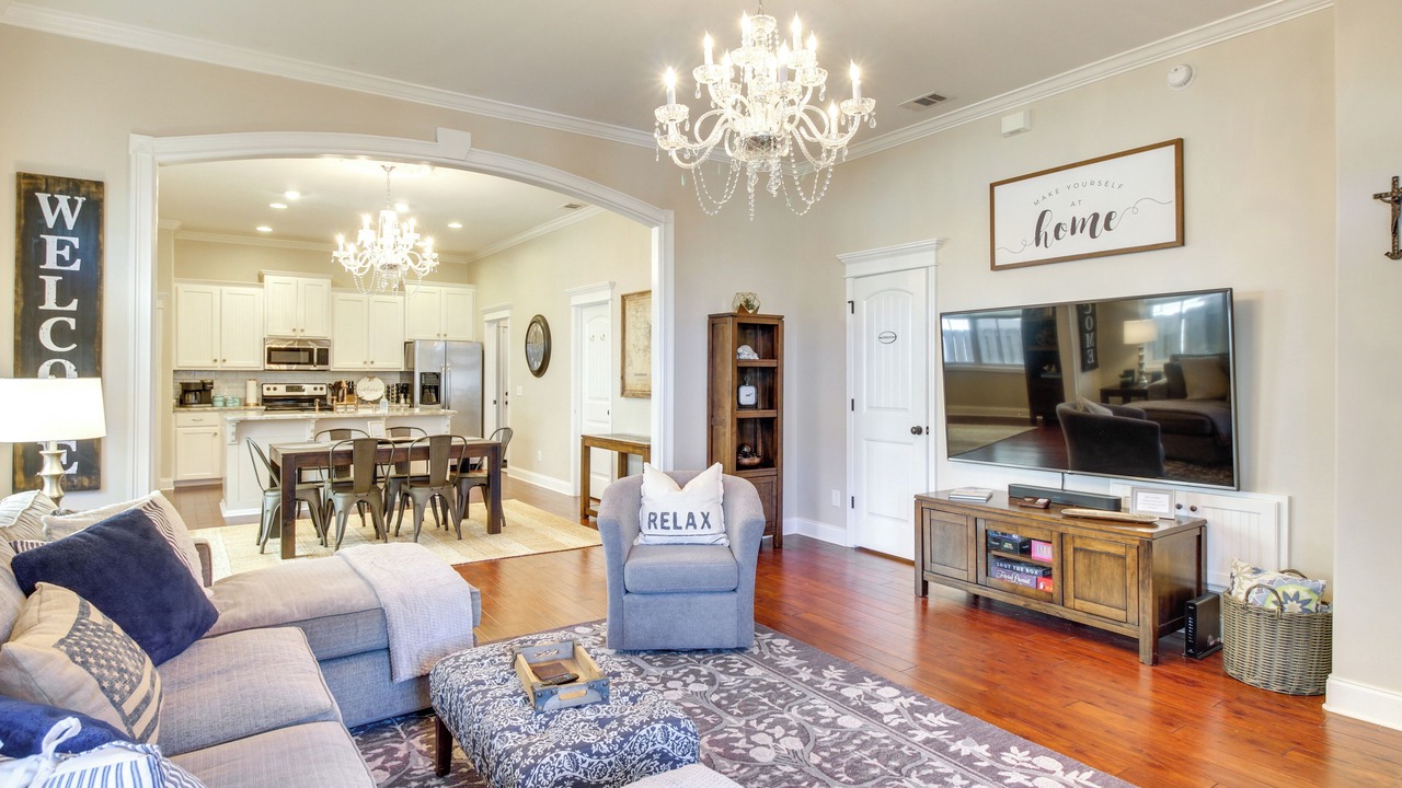 Photo of Livingroom in Thomas Square