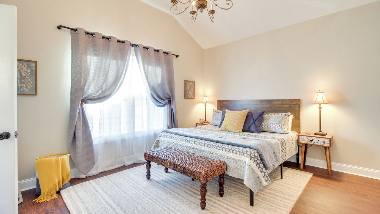 Photo of Others in Thomas Square