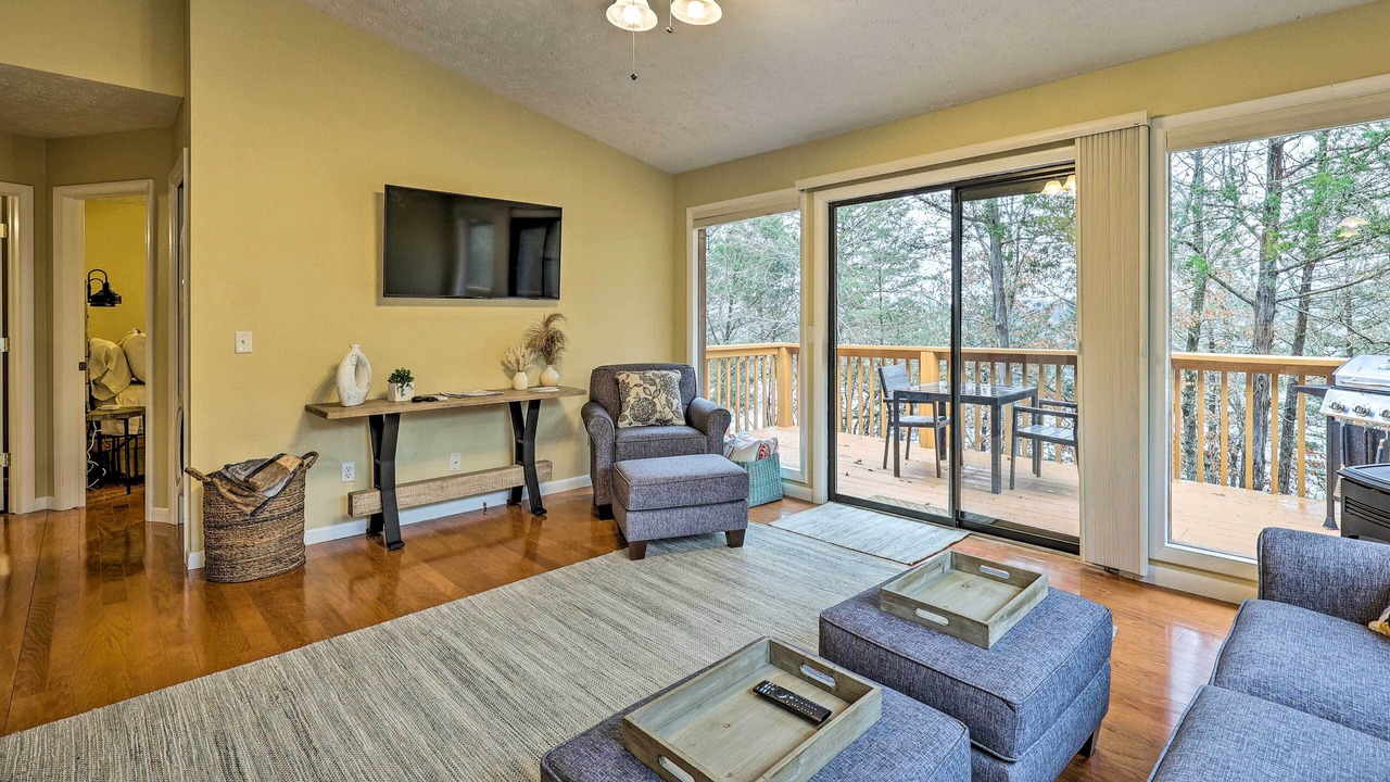 Photo of Livingroom in Arrow Point