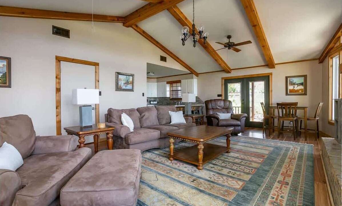 Photo of Livingroom in Homer