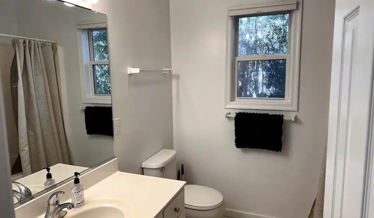 Photo of Bathroom in Manteo