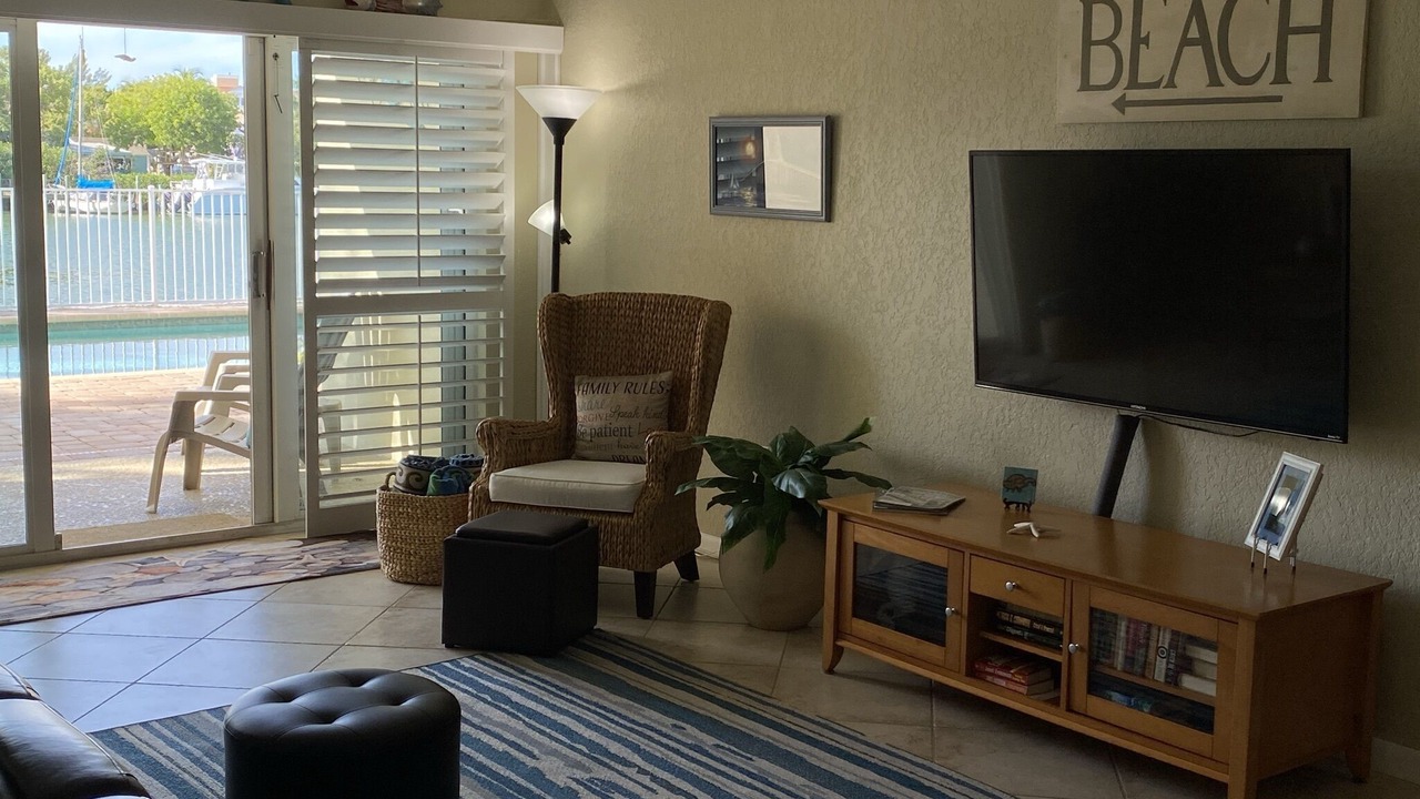 Photo of Livingroom in Capri Isle