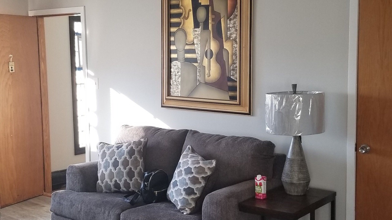 Photo of Livingroom in West Lawn