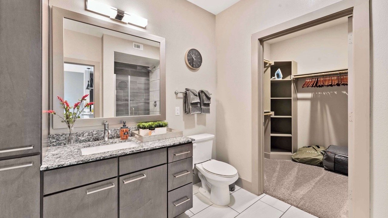 Photo of Bathroom in Montopolis
