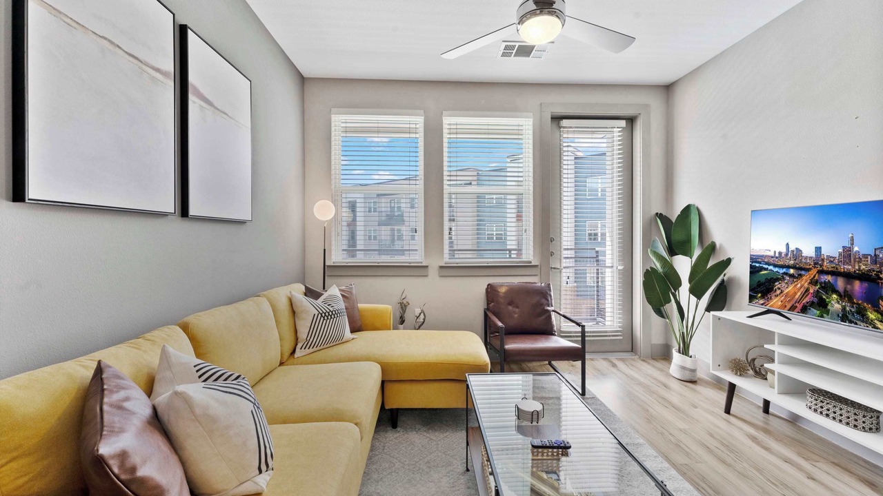 Photo of Livingroom in Montopolis
