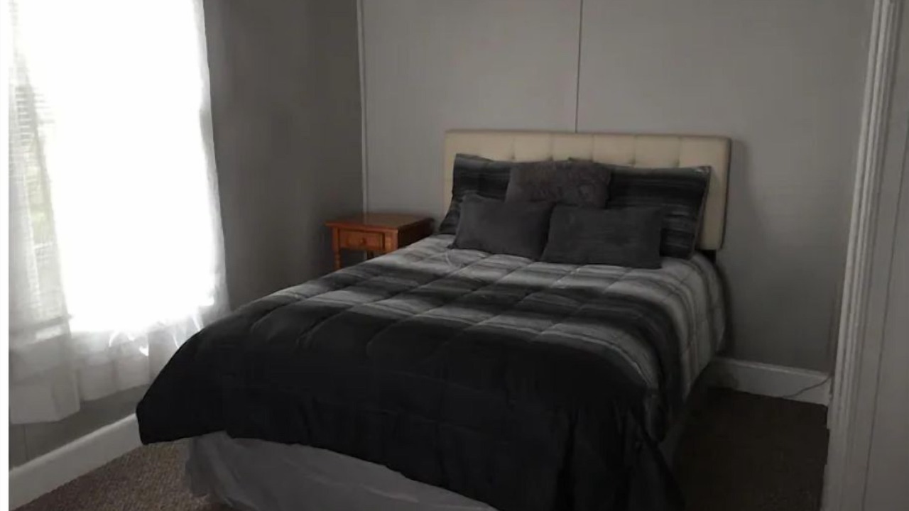 Photo of Bedroom in Alton