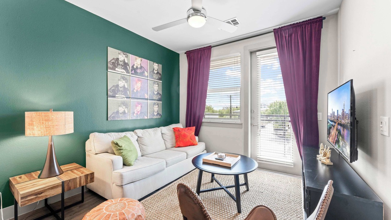 Photo of Livingroom in Montopolis