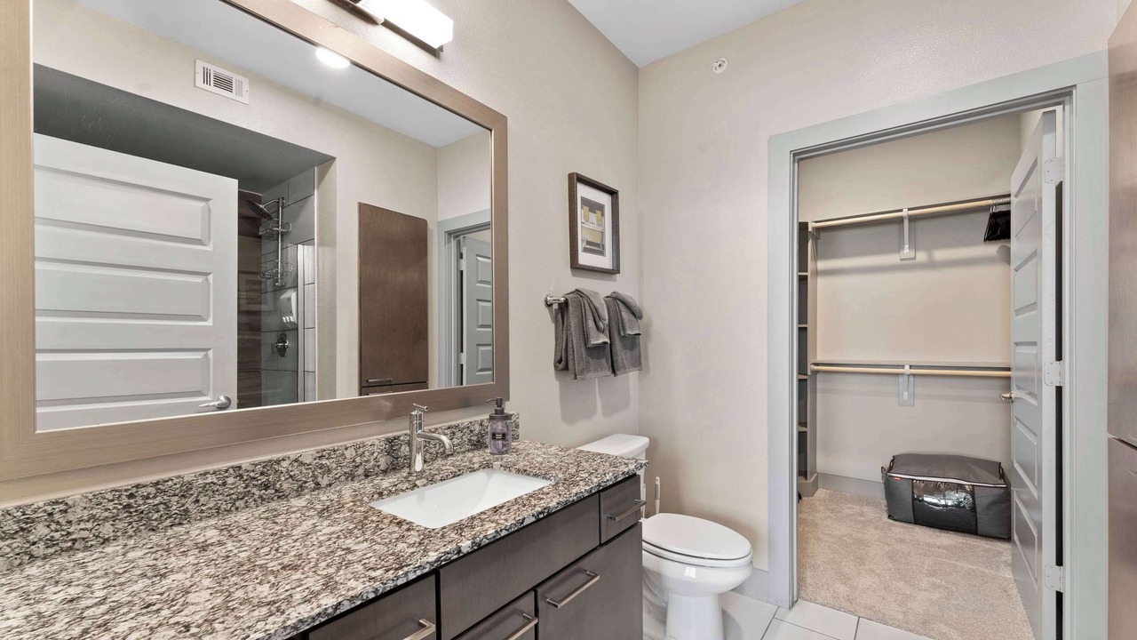 Photo of Bathroom in Montopolis